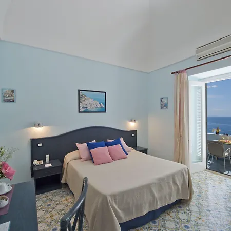 Palazzo Talamo 3* بوسيتانو
