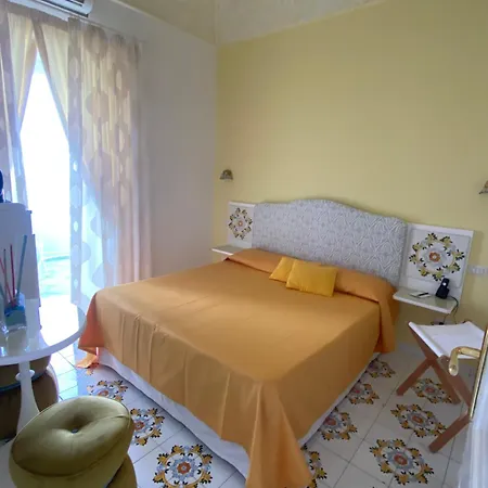 מלון Palazzo Talamo 3*